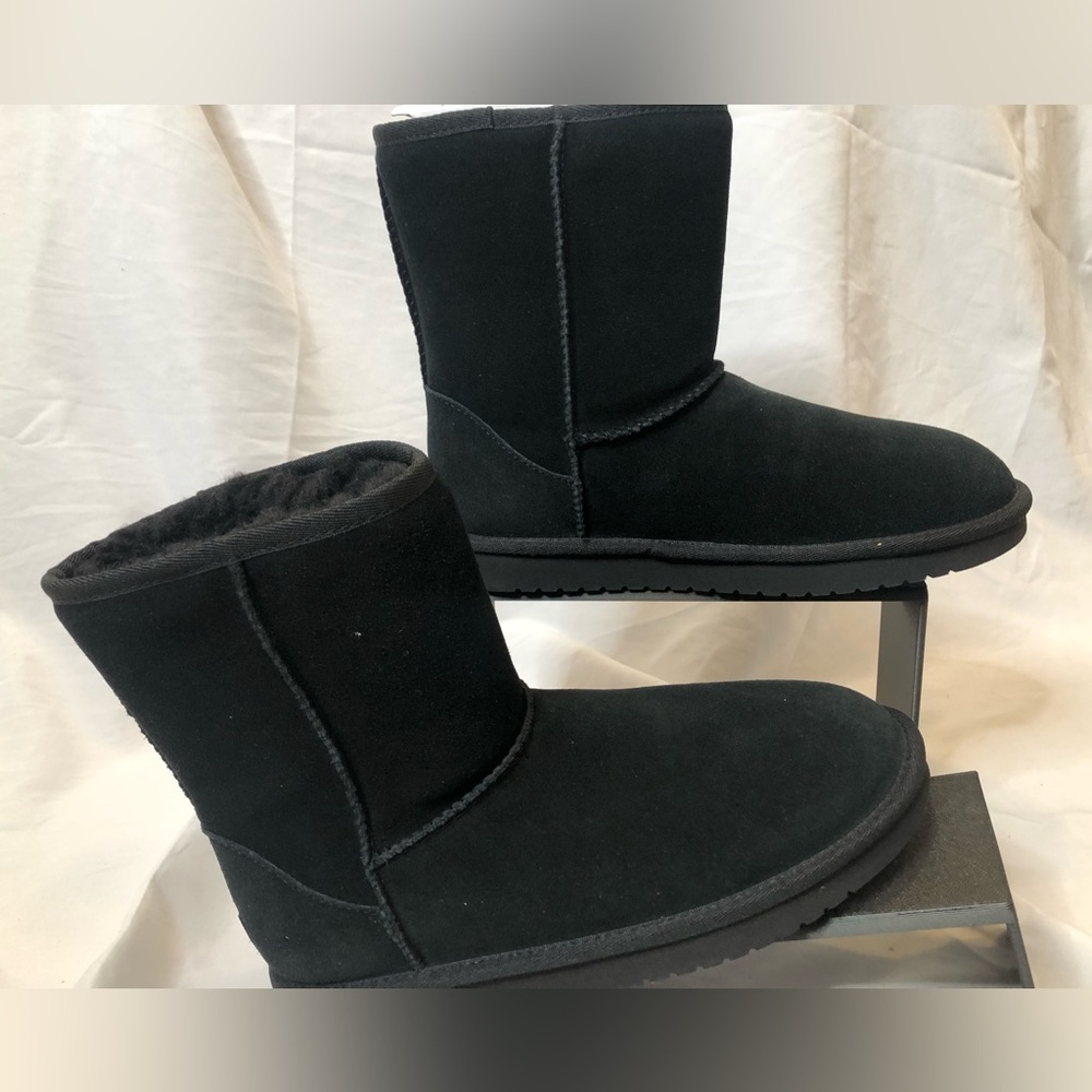 Koolaburra by UGG boots Men’s Size 5– Black Suede